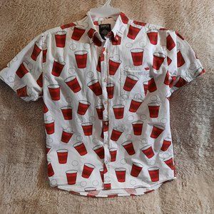 Men's Button Up Short Sleeve Shirt Size L Super Massey red cup w/ping pong balls